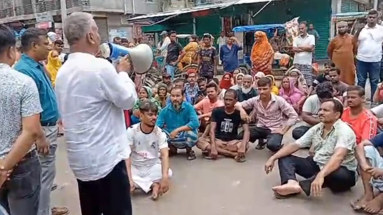 মিরপুর মিল্লাত ক্যাম্পে পানির দাবিতে অবস্থান কর্মসূচি
