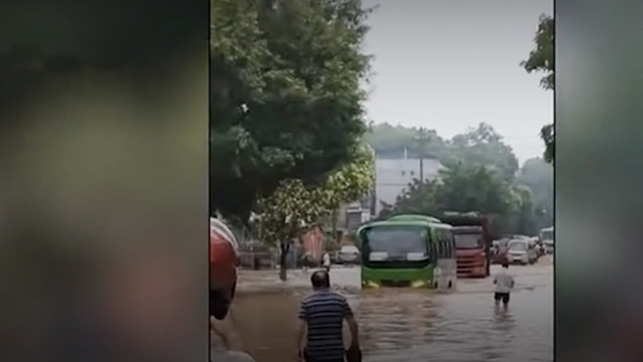 চীনের দক্ষিণ-পশ্চিমাঞ্চলে ভয়াবহ বর্ষণে নিহত ১, নিখোঁজ ১৭