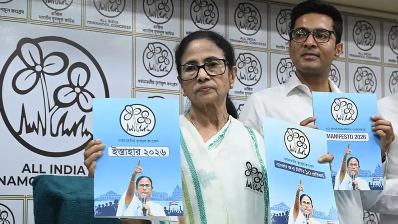 আই-প্যাক ও 'আইটি সেল': পশ্চিমবঙ্গের ভোটযুদ্ধ এখন যাদের নিয়ন্ত্রণে