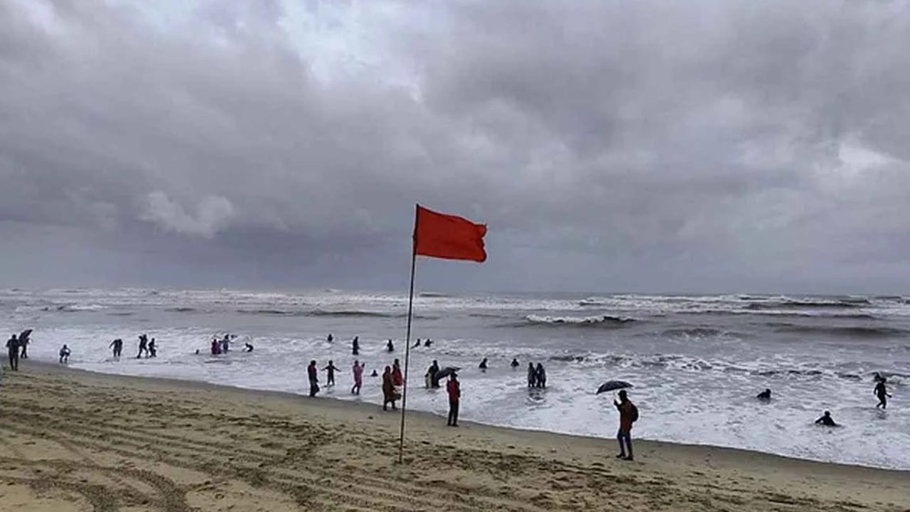 বঙ্গোপসাগরে লঘুচাপ, সমুদ্র বন্দরে ৩ নম্বর সতর্ক সংকেত