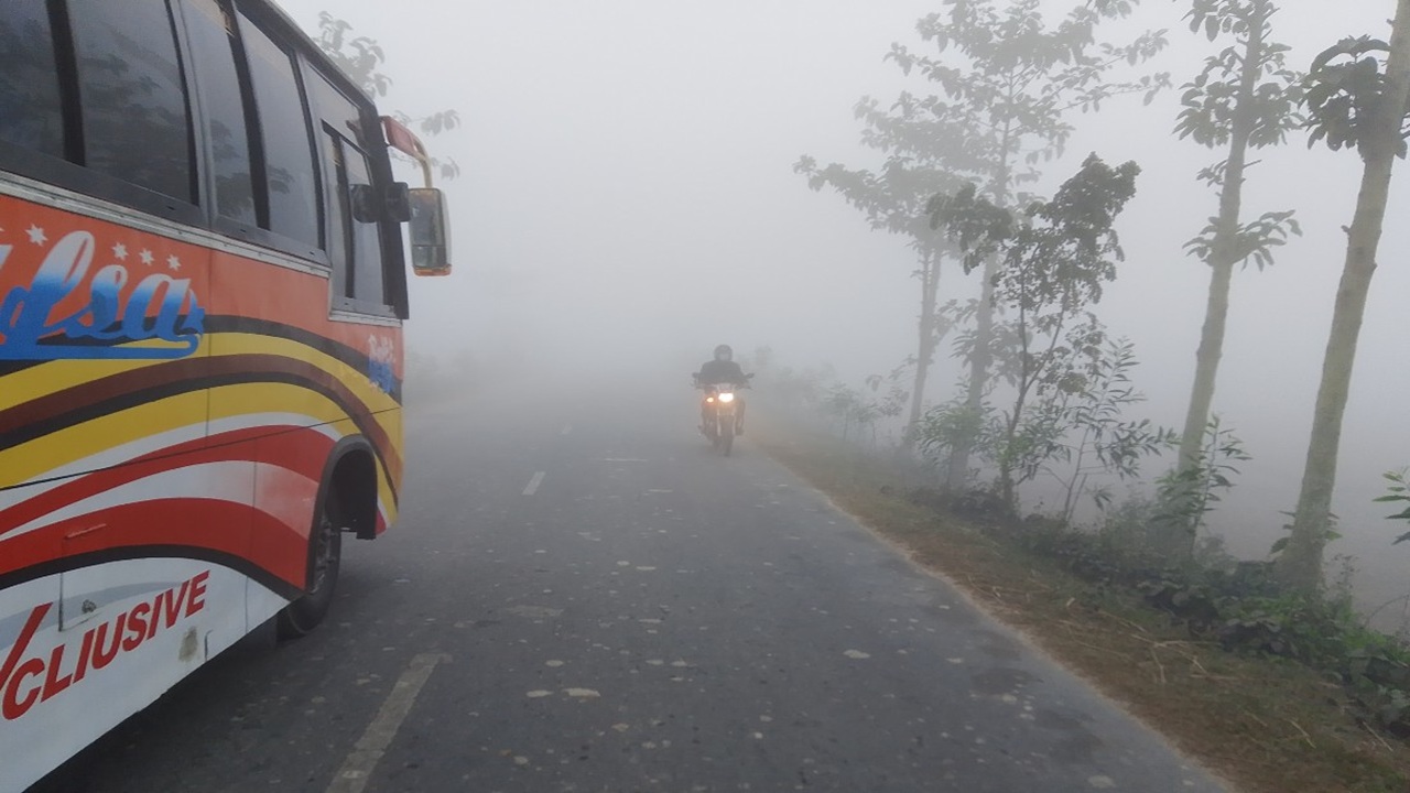 শীতে কাঁপছে দিনাজপুর, তাপমাত্রা ৯.৬