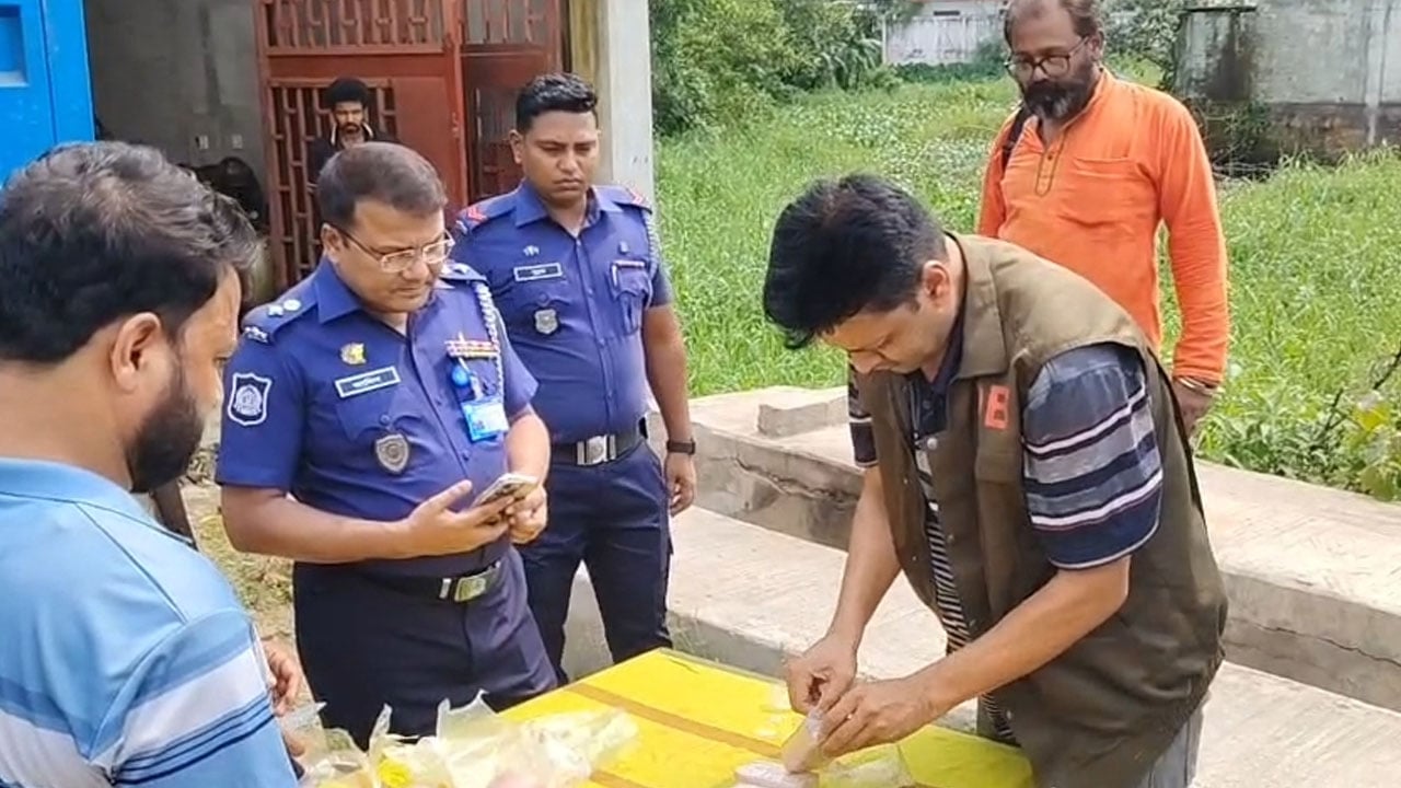 কুমিল্লায় কাভার্ডভ্যান থেকে ৫ কোটি টাকার ইয়াবা উদ্ধার