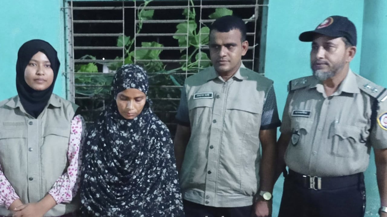 পার্বতীপুরে ৩৭০০ ইয়াবাসহ নারী আটক