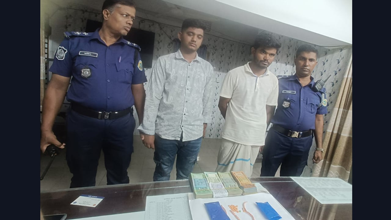 দশমিনায় ইয়াবা ও নগদ দুই লাখ টাকাসহ আটক ২
