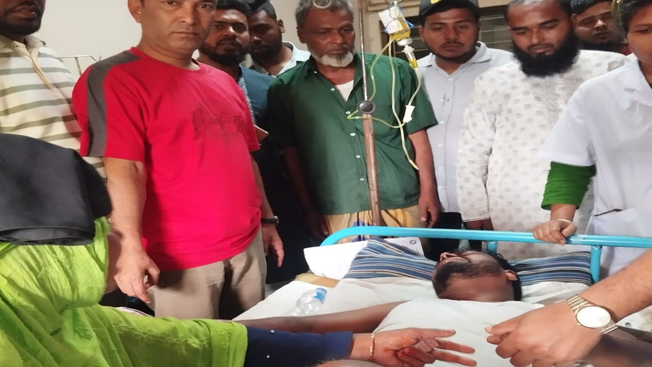 চাঁদা দিতে অস্বীকার, যুবদল নেতাকে তুলে নিয়ে হাত-পা ভাঙলেন বিএনপি নেতা