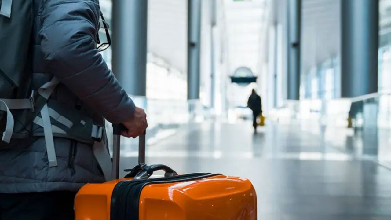 ‘পশুপাখিকেও এমন খাবার দেয় না’-যুক্তরাষ্ট্র থেকে ফেরত পাঠানো বাংলাদেশির ভয়াবহ অভিজ্ঞতা