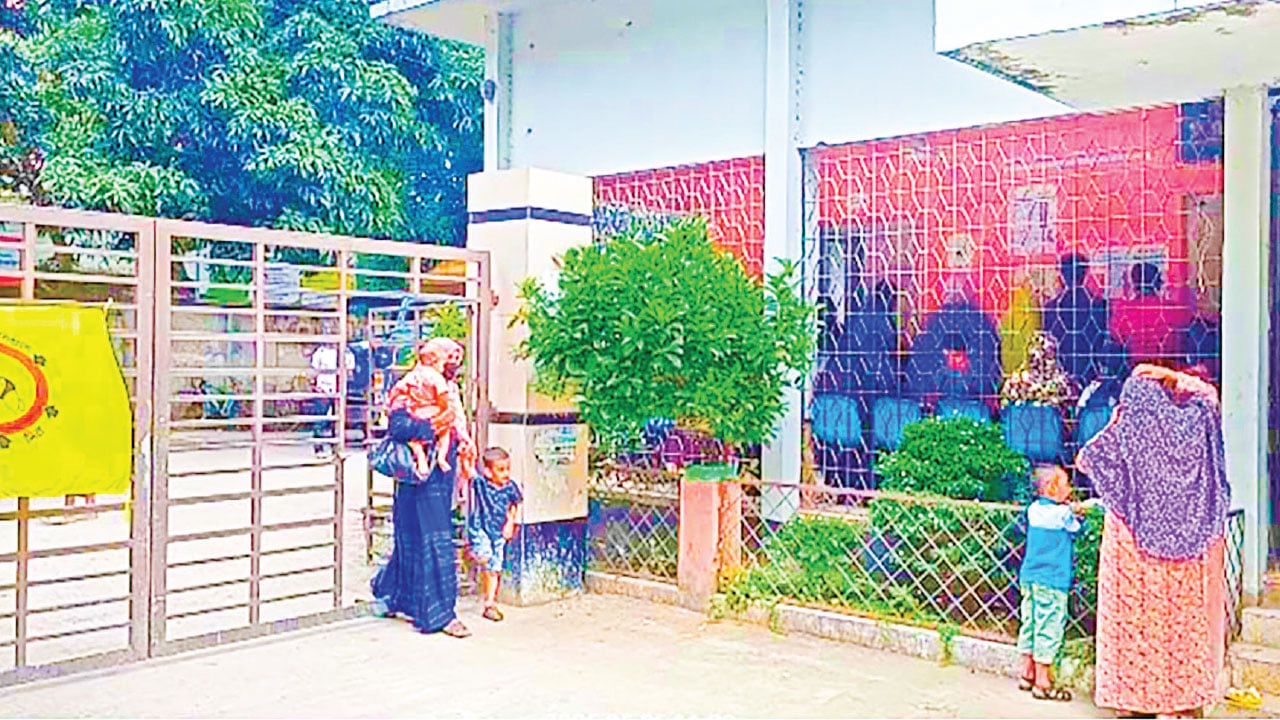 যশোরে কোনো কেন্দ্রেই টিকা নেই, স্বাস্থ্যঝুঁকিতে শিশুরা