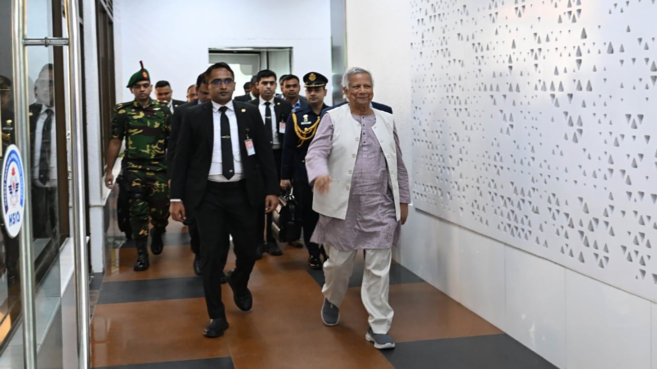 দেশে ফিরেছেন প্রধান উপদেষ্টা
