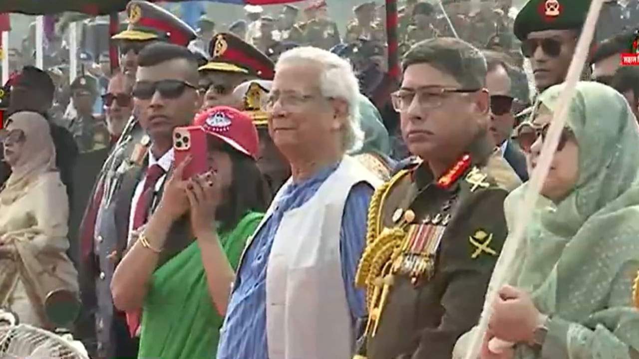 জাতীয় প্যারেড স্কয়ারের অনুষ্ঠানে প্রধান উপদেষ্টা