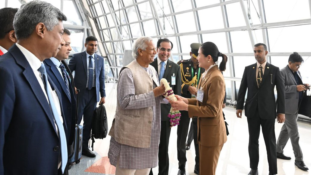 ব্যাংকক পৌঁছেছেন ড. ইউনূস