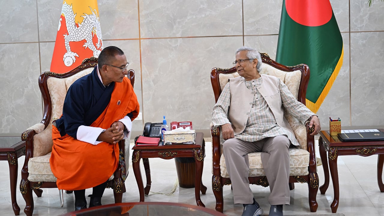 বিমানবন্দরের ভিআইপি লাউঞ্জে ড. ইউনূস-তোবগে বৈঠক