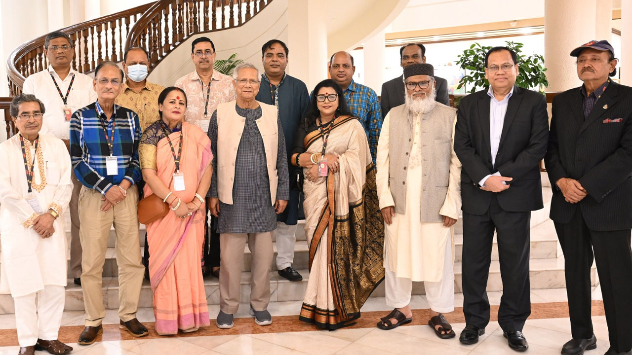 সনাতন ধর্মের নেতৃবৃন্দের সঙ্গে প্রধান উপদেষ্টার বৈঠক