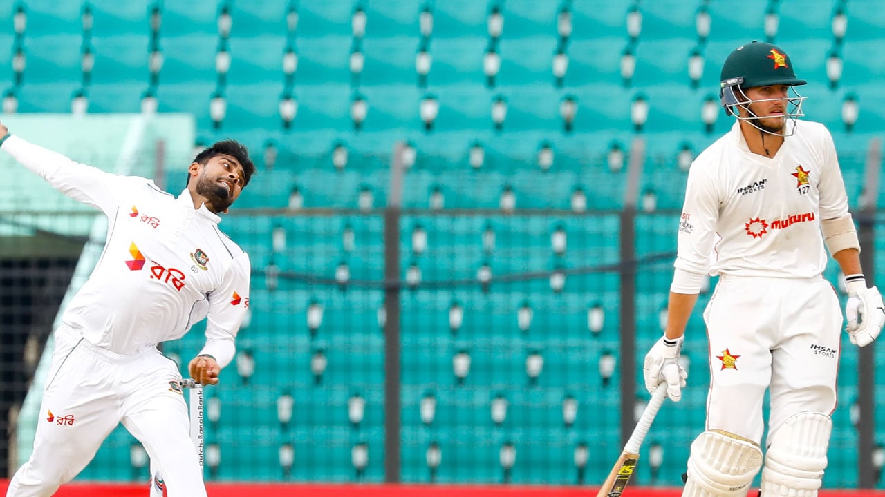 ইনিংস হারের শঙ্কায় জিম্বাবুয়ে