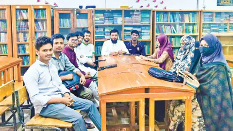 অনলাইনে নারীরা কীভাবে নিরাপদ থাকবেন