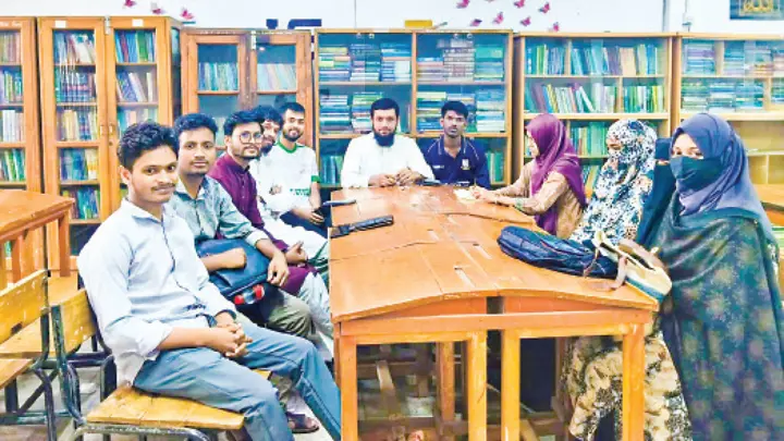 অনলাইনে নারীরা কীভাবে নিরাপদ থাকবেন