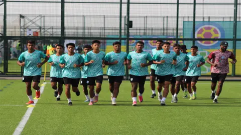 বিশ্বকাপে খেলতে বাকুতে কিশোররা