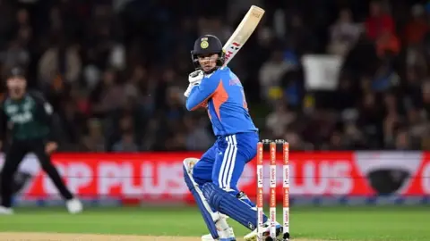 ক্রাইস্টচার্চে ইতিহাস গড়লেন অভিষেক শর্মা
