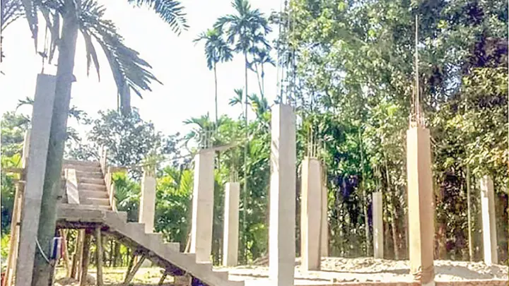 অর্থাভাবে বন্ধ কুড়িগ্রামের ঐতিহ্যবাহী আদিনা মসজিদের নির্মাণকাজ