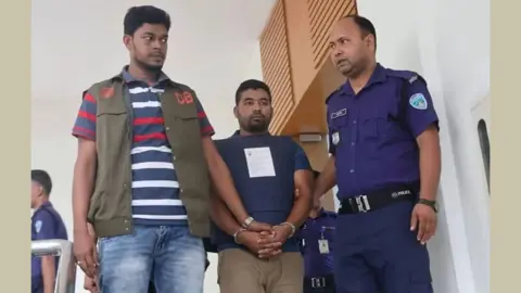 রাউজান অভিযানে অস্ত্র-গুলি উদ্ধার, সংঘর্ষে ১২ পুলিশ আহত