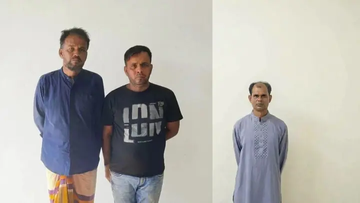 মুন্সীগঞ্জে অবৈধ অস্ত্র রাখার দায়ে দুই ভাইসহ গ্রেপ্তার ৩ 