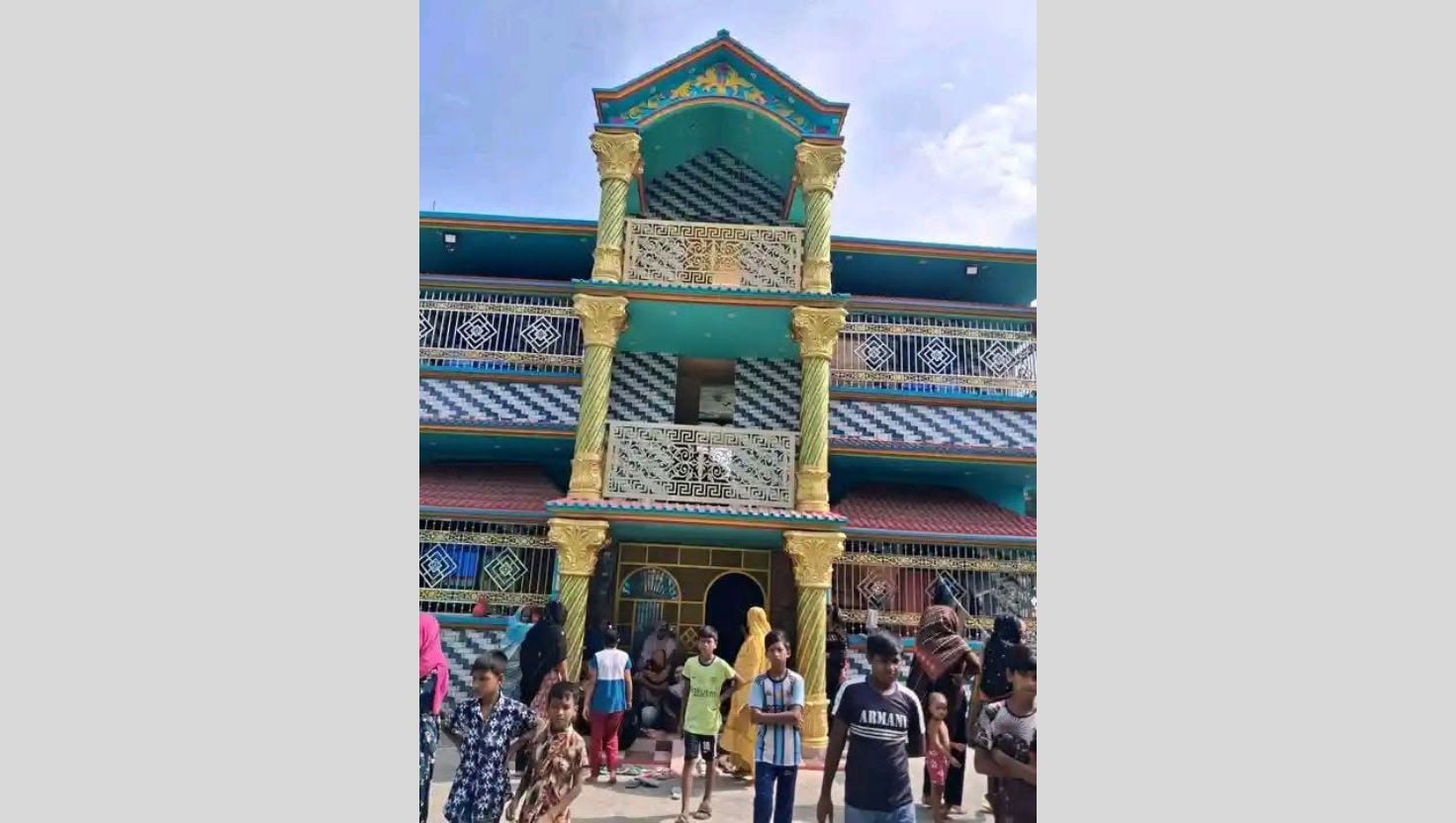 
কুষ্টিয়ায় আদম ব্যবসায়ীর ছেলেকে বাড়ি থেকে তুলে নিয়েছে লিবিয়ায় জিম্মিকৃত প্রবাসীর স্বজনরা