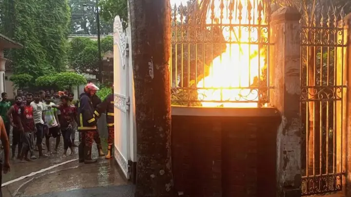 বজ্রপাতে বিদ্যুৎমন্ত্রীর বাড়িতে গ্যাসের রাইজারে আগুন