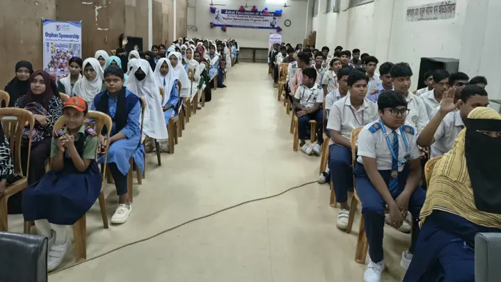 ১৪৮ সুবিধাবঞ্চিত ও এতিম শিক্ষার্থী পেল শিক্ষা উপকরণ