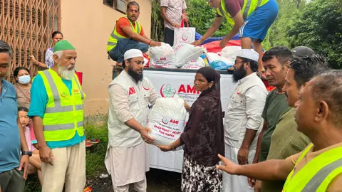 নেপালের ৫ হাজার বন্যার্ত পরিবারের পাশে আল-মারকাজুল