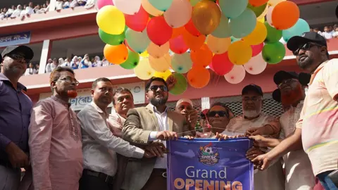 বিশ্বকাপের আদলে দল গঠন করে ফুটবল টুর্নামেন্টে মেতেছে শিক্ষার্থীরা