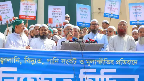 সমাধান করতে না পারলে দায়িত্ব ছাড়ুন: গাজী আতাউর