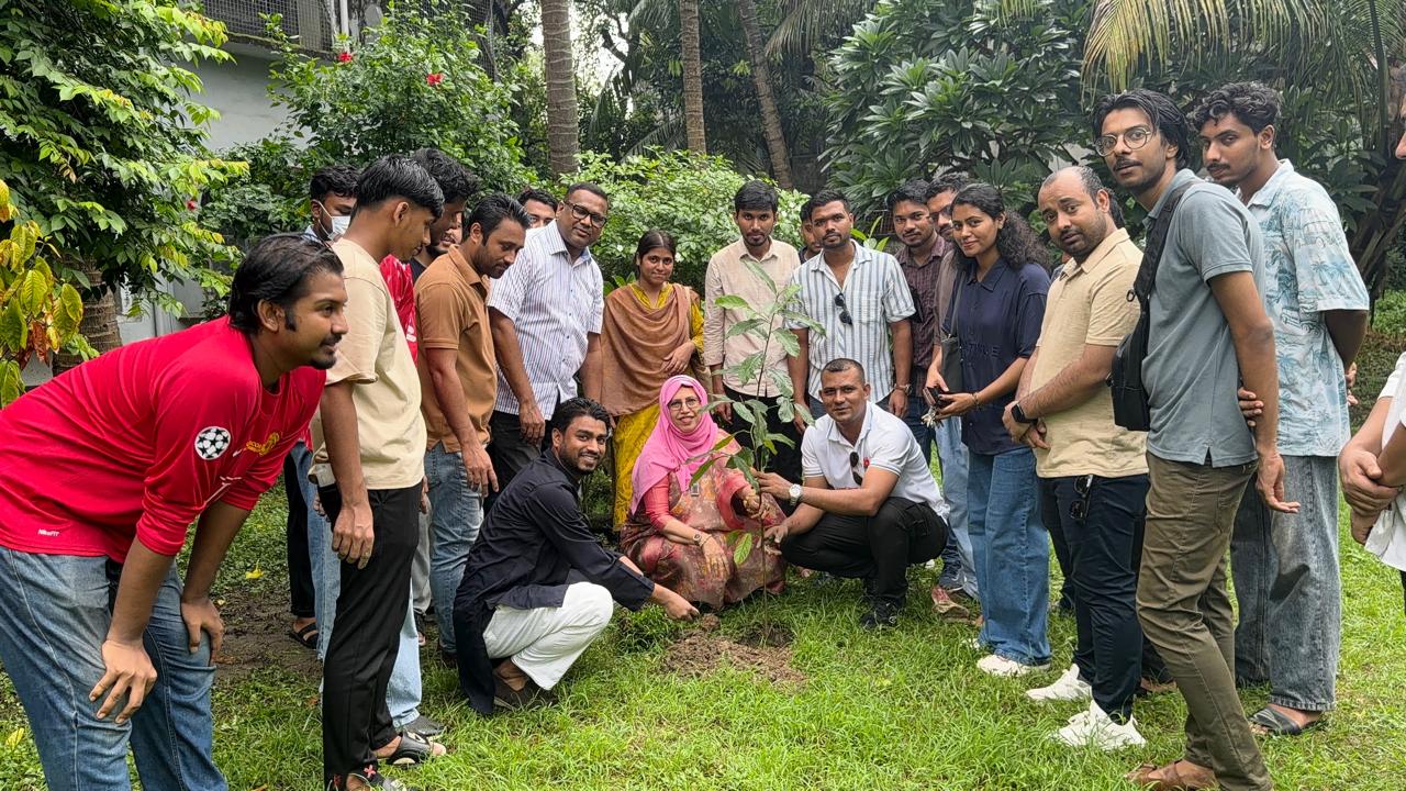 বিএনপির প্রতিষ্ঠাবার্ষিকীতে ঢাবিতে বৃক্ষরোপণ-পরিচ্ছন্নতা অভিযান ছাত্রদলের