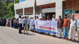সাংবাদিক আলমকে জড়িয়ে অপপ্রচারের প্রতিবাদে নোয়াখালীতে মানববন্ধন