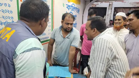 নৌপথে অতিরিক্ত ভাড়া আদায়ে কঠোর ব্যবস্থার হুঁশিয়ারি নৌপরিবহন প্রতিমন্ত্রীর