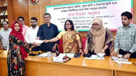 অসচ্ছল ৩৬ মেধাবী শিক্ষার্থীর পাশে সরকার, পেল নানা শিক্ষা সহায়তা