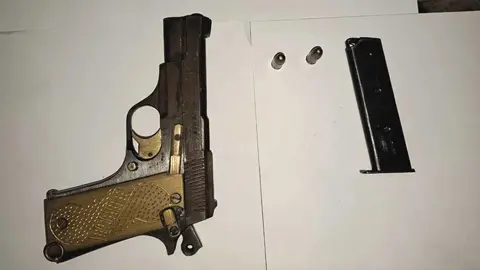 রূপসায় অস্ত্র ও গুলিসহ রাজু মোড়ল আটক
