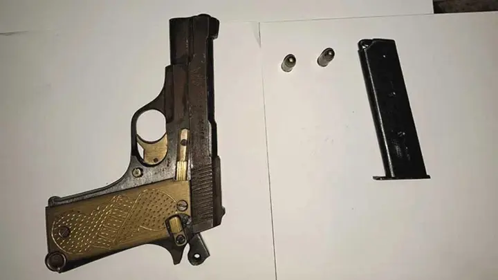 রূপসায় অস্ত্র ও গুলিসহ রাজু মোড়ল আটক