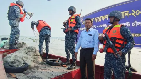 মা ইলিশ সংরক্ষণ অভিযানে ৬১ কোটি টাকার সামগ্রী জব্দ