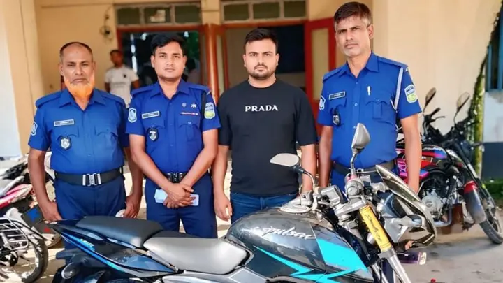 সাবেক ছাত্রদল নেতার মোটরসাইকেল চুরির অভিযোগে বহিষ্কৃত নেতা গ্রেপ্তার