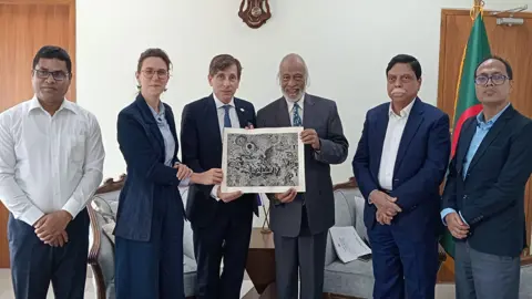 ফ্রান্সের সঙ্গে উন্নয়ন সহযোগিতা জোরদার করতে চায় বাংলাদেশ: এলজিআরডিমন্ত্রী