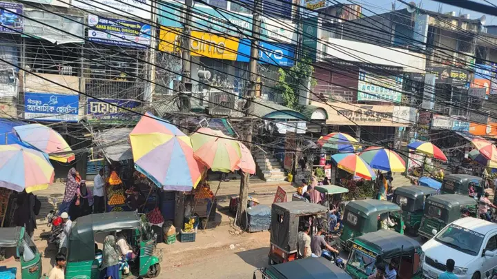 খাস জমিতে ১৮ দোকান, ইজারা না হওয়ায় রাজস্ব আদায় বন্ধ