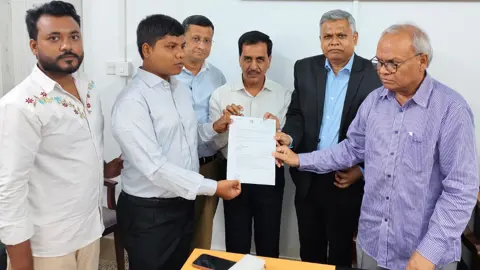 প্রধানমন্ত্রীর উদ্যোগে চাকরি পেল আজন্ম দৃষ্টিহীন রাবি শিক্ষার্থী