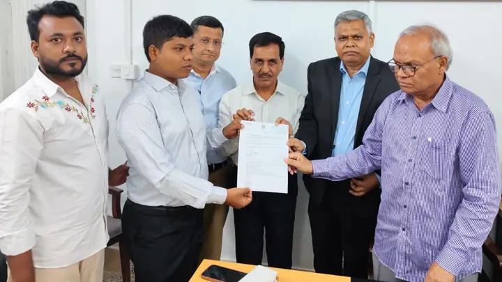 প্রধানমন্ত্রীর উদ্যোগে চাকরি পেল আজন্ম দৃষ্টিহীন রাবি শিক্ষার্থী