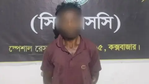 ঈদগাঁওয়ে পিকআপে মিলল ১৮ হাজার ৭৫০ ইয়াবা, চালক আটক