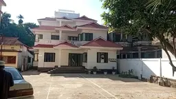 আদালতের নির্দেশের পরও বিরোধপূর্ণ বাড়িতে বসবাস