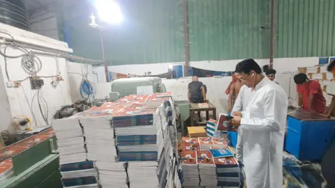 কুমিল্লায় পাঠ্যবই ছাপার কাজ পরিদর্শনে শিক্ষামন্ত্রী