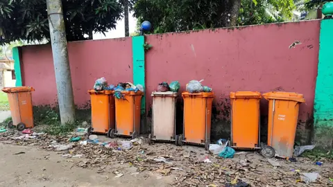 ইউএনওর বাসভবনের সামনেই ময়লার স্তূপ, মাসে ১ লাখ ৩০ হাজার টাকার বিল নিয়ে অভিযোগ