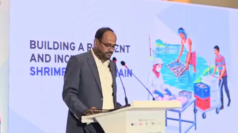 চিংড়ি রপ্তানিতে গুণগত মান নিশ্চিত করতে হবে: প্রাণিসম্পদ প্রতিমন্ত্রী