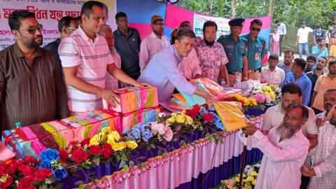 সন্ত্রাস, চাঁদাবাজি ও মাদকের বিরুদ্ধে হুঁশিয়ারি হুইপ বকুলের