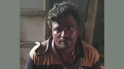 সদরপুরে সাপের কামড়ে সাপুড়ের  মৃত্যু 
 