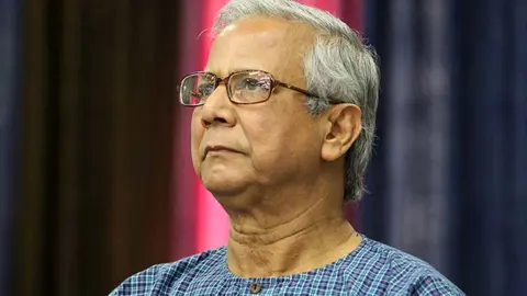 ড. ইউনূসকে হয়রানির প্রতিবাদে ১২ বিশিষ্টজনের বিবৃতি